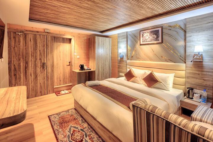 Room 7 of 19