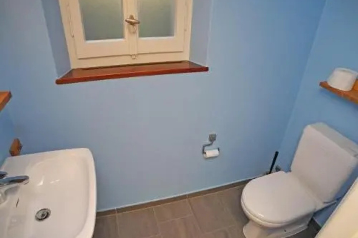 Room 5 of 10