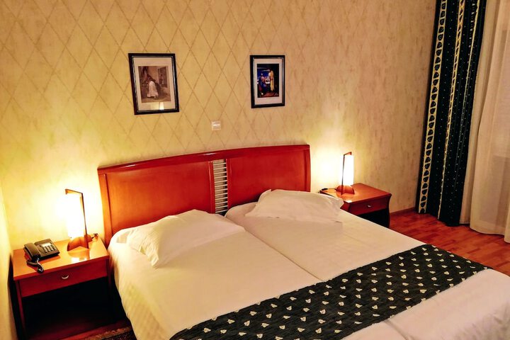 Room 22 of 62
