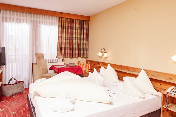 Room 3 of 109
