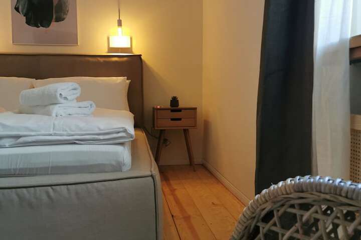Room 5 of 109