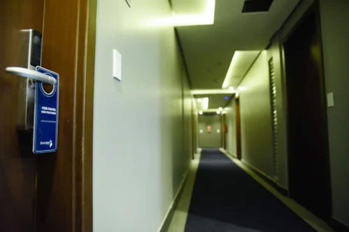 Ballroom/Hall 92 of 105