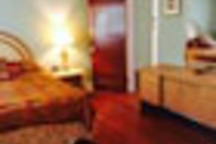 Room 29 of 246