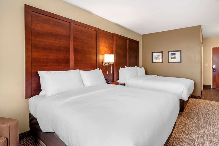 2 Queen Beds (9 of 15)