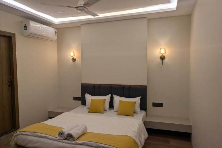 Room 7 of 16