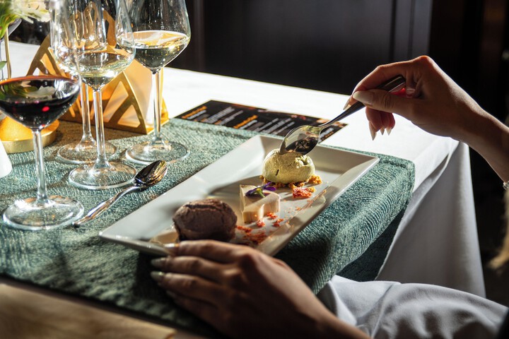 Dining 49 of 63