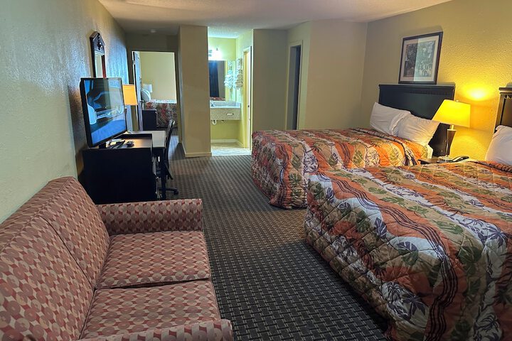 2 Queen Beds (17 of 17)