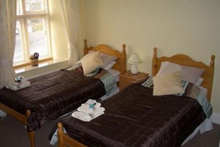 Room 5 of 10