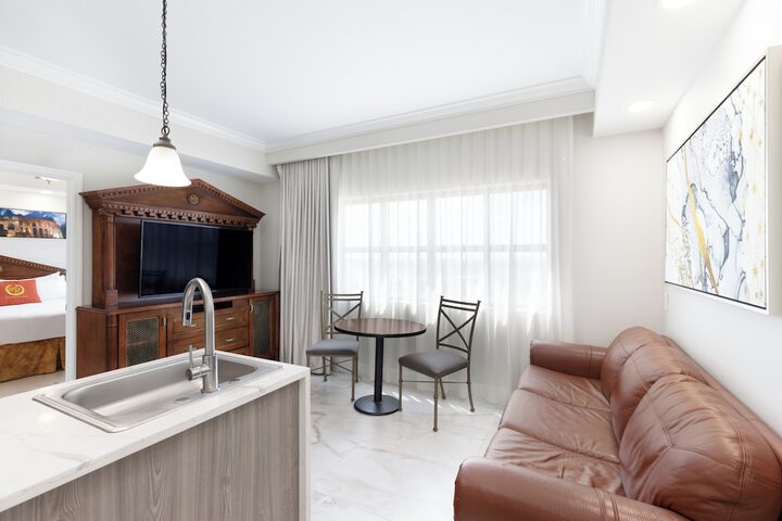 Room 10 of 38