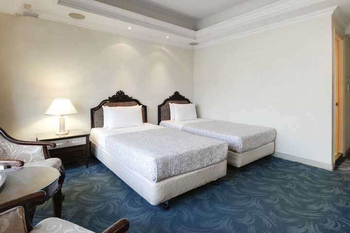 Room 18 of 38