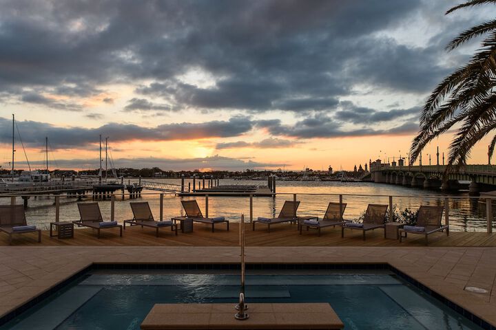 Hotel Pool