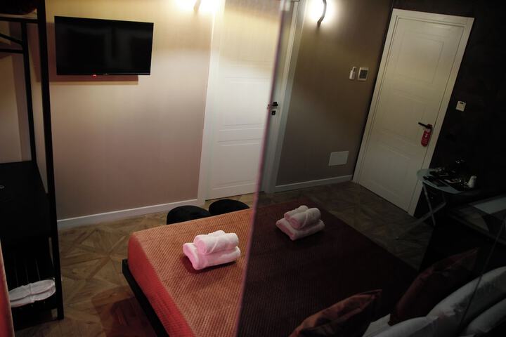 Room 44 of 183
