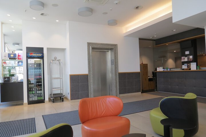 Guest Lobby