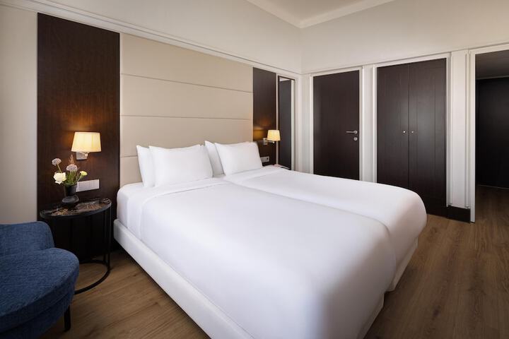 Room 33 of 52