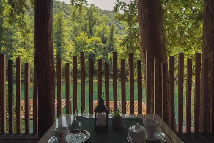 Dining 14 of 16