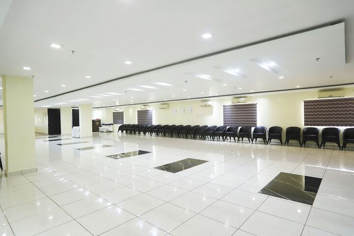 Ballroom/Hall 116 of 130