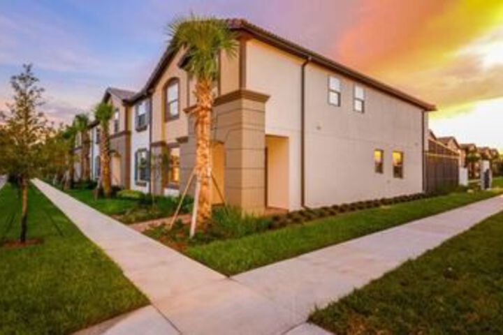 5048 Shoreway Loop #206