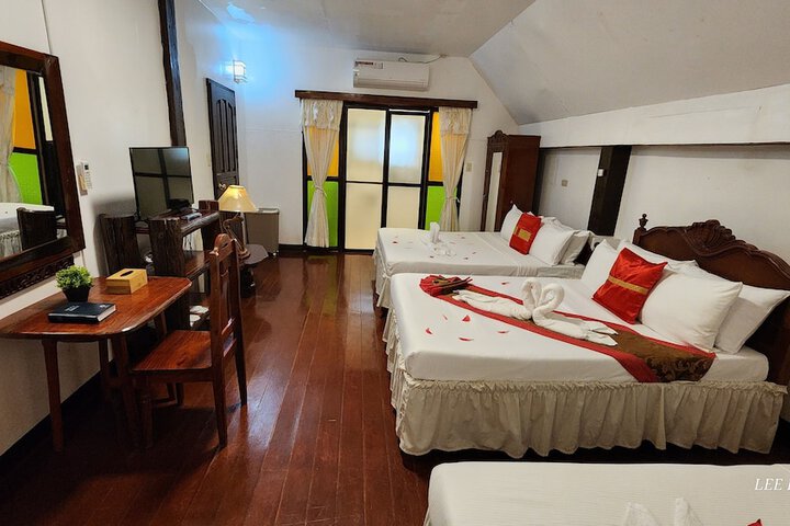 Room 12 of 141