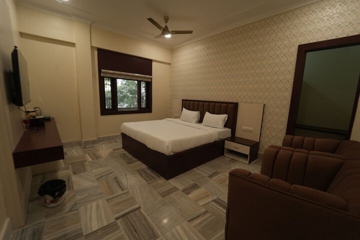 Room 7 of 34
