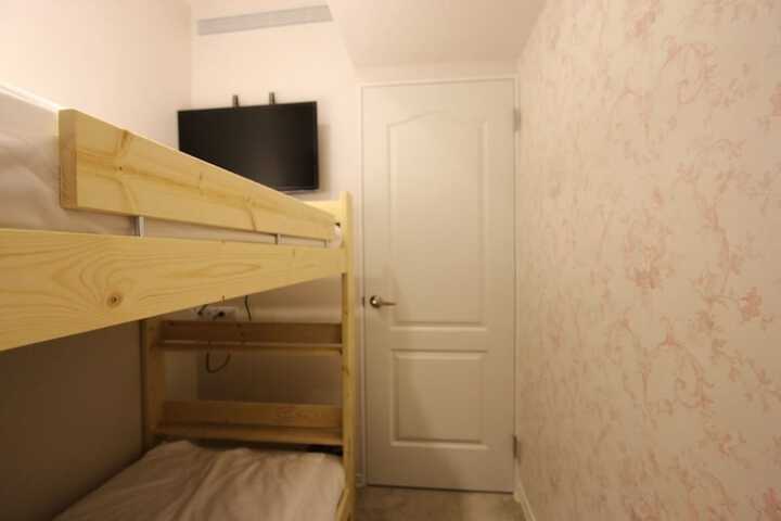 Room 21 of 80
