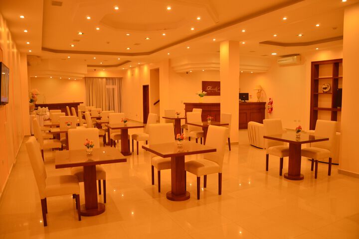 Lounge 2 of 30