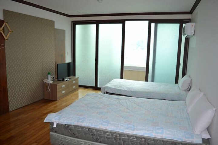 Room 4 of 14