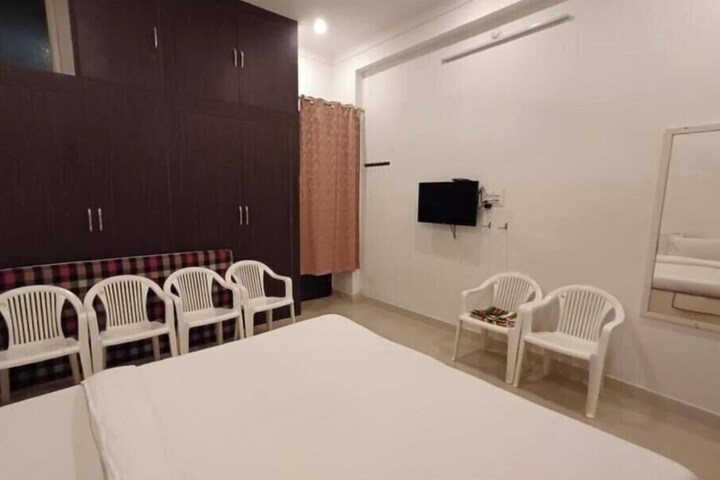 Room 14 of 21