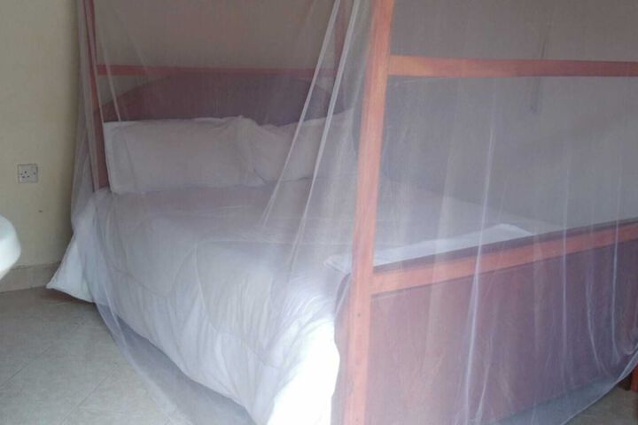 Room 10 of 48