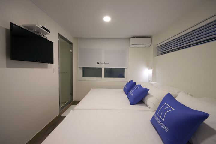 Room 8 of 43
