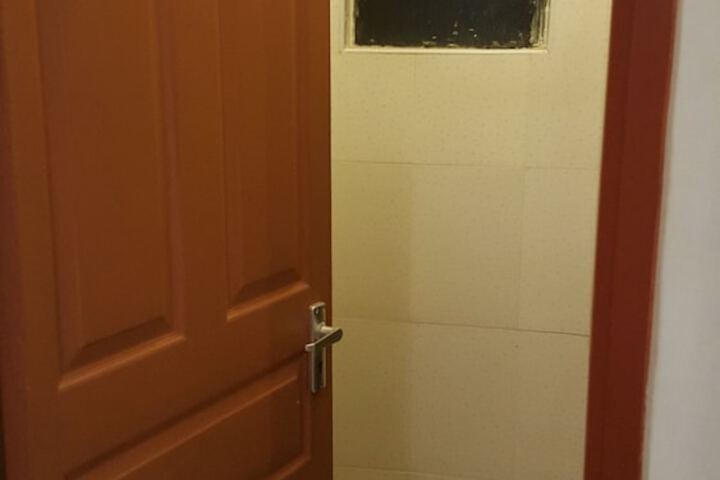 Room 5 of 9