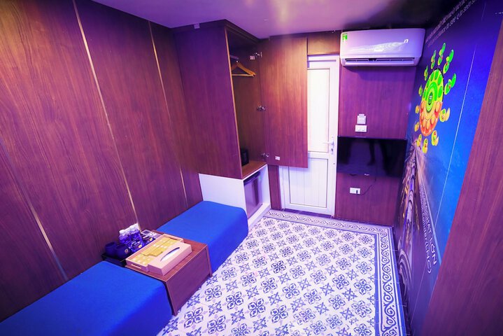 Room 85 of 242