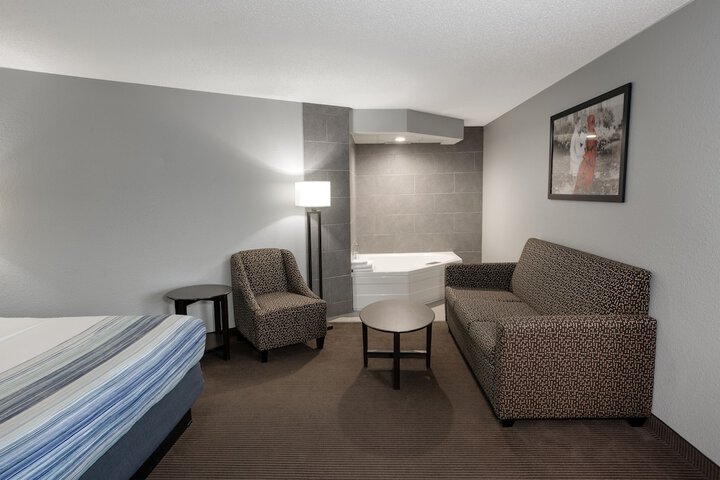 1 King Bed (8 of 17)