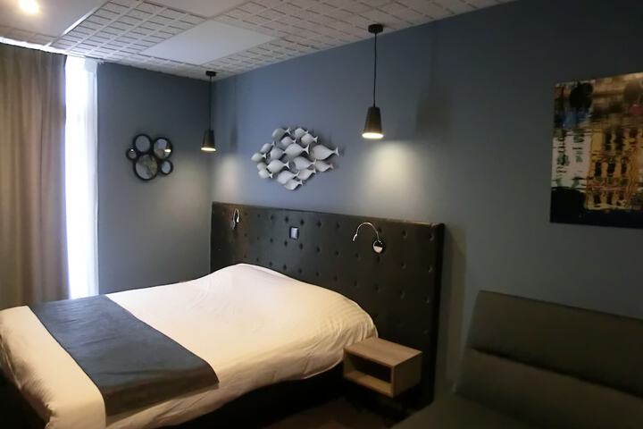 Room 8 of 62