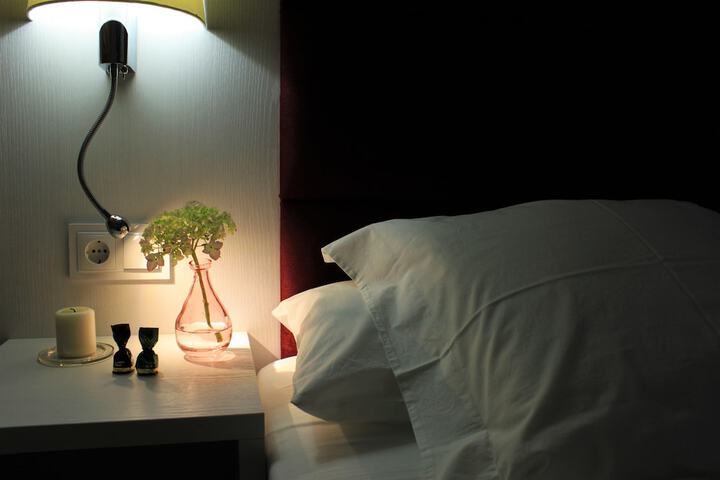 Room 3 of 77