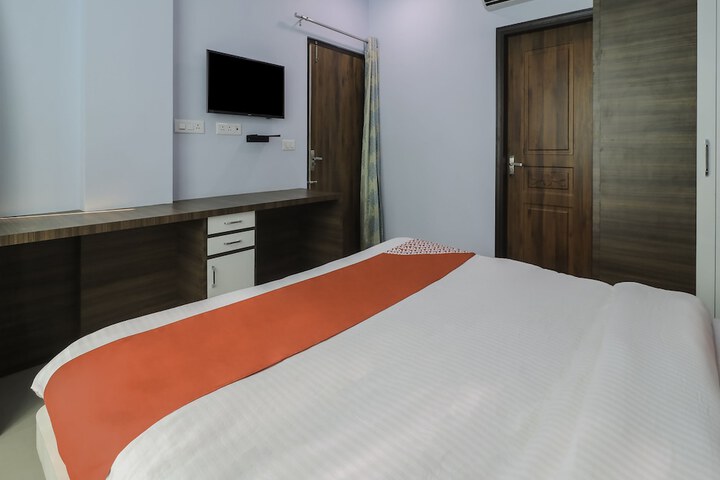 Room 13 of 24