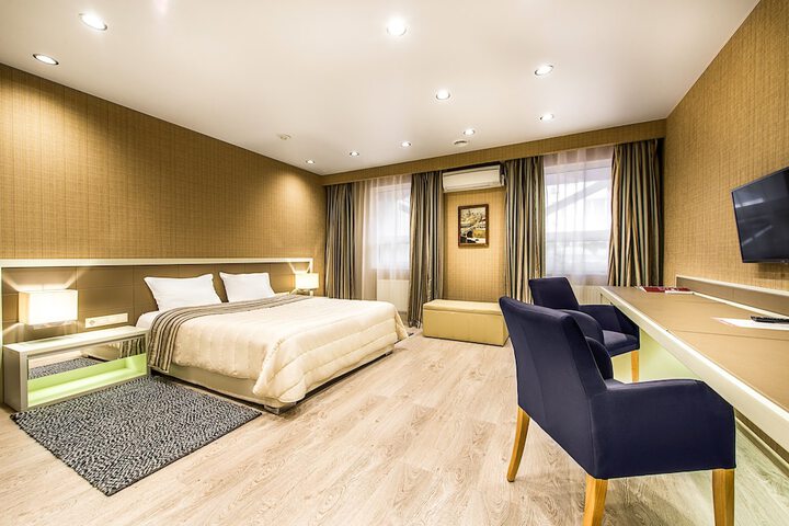 Room 32 of 79