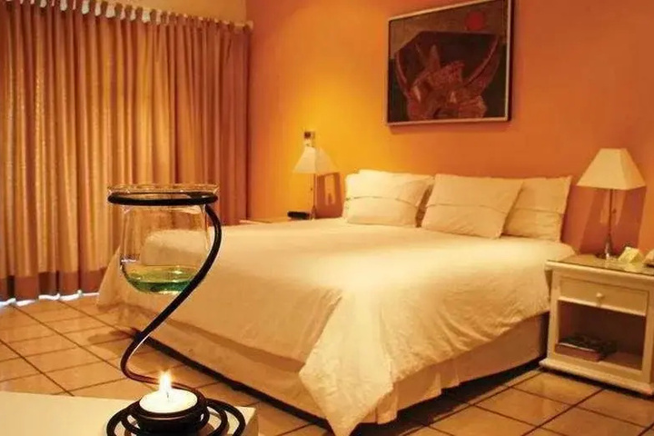 Room 3 of 9