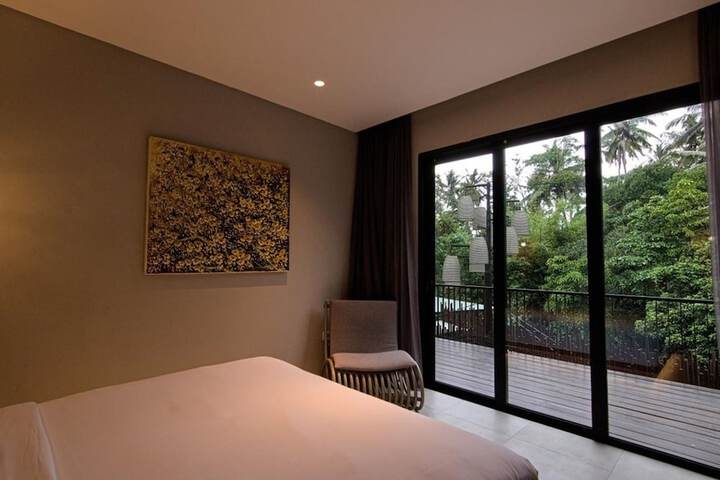 Room 15 of 77