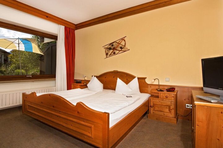 Room 3 of 27