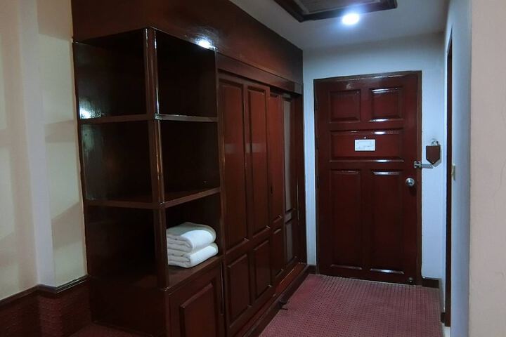 Room 16 of 40