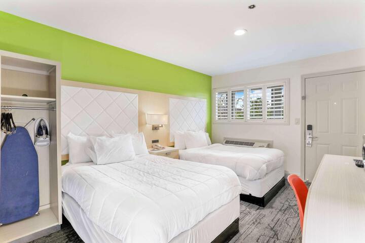 Room 10 of 28