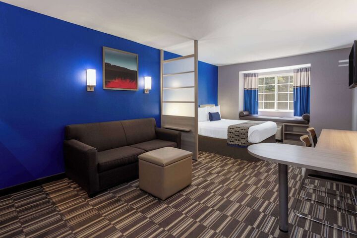 1 Queen Bed (11 of 21)