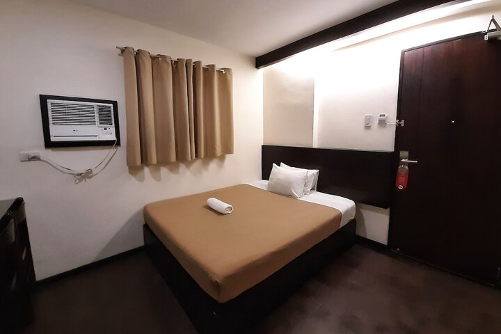 Room 11 of 19