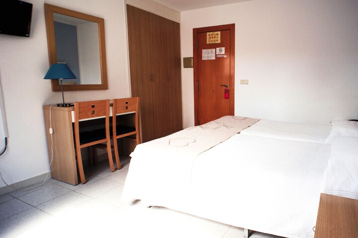 Room 5 of 76