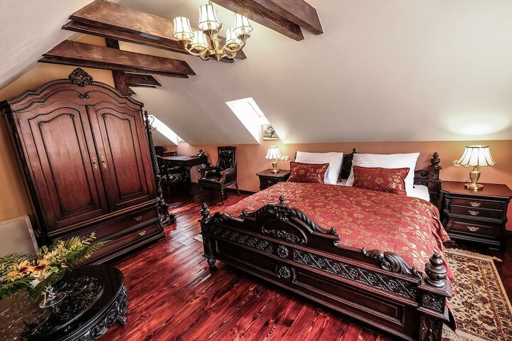 Room 27 of 183