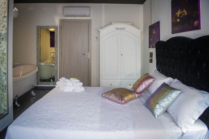 Room 26 of 141
