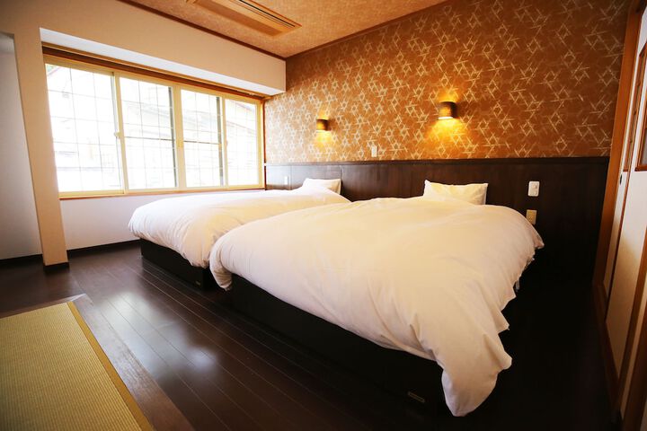 Room 4 of 28