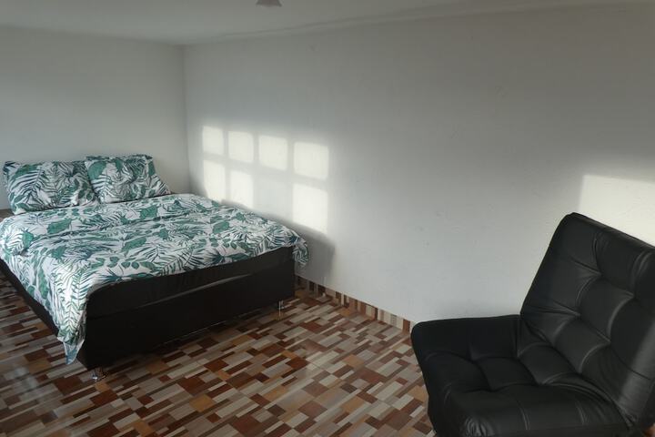 Room 4 of 25