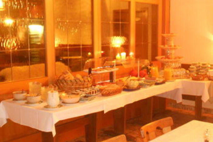 Dining 6 of 20