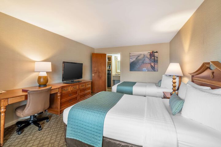 Standard Room, King or Two Doubles (5 of 5)